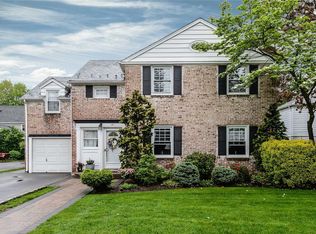 161 Meadbrook Rd, Garden City, NY 11530