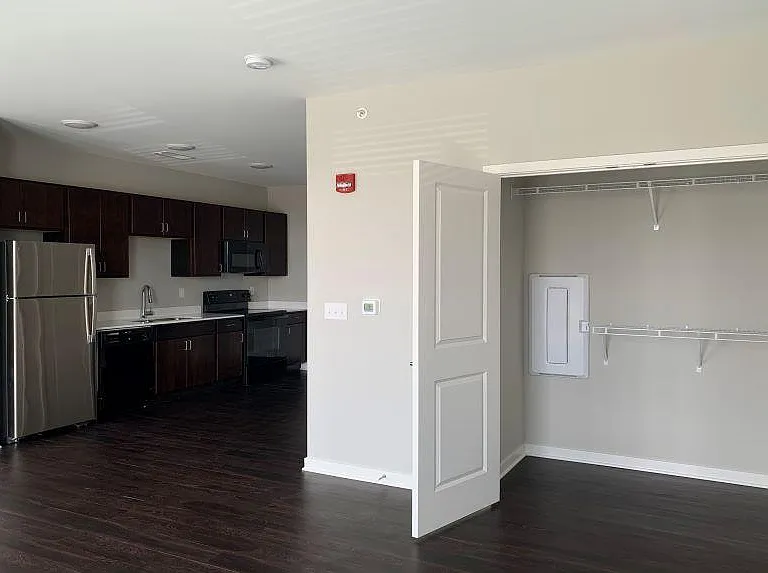 460 N White River Parkway West Dr — Photo 7