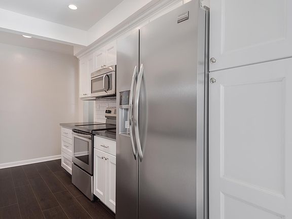 3rd image of 1032 N Sweetzer Ave APT 212