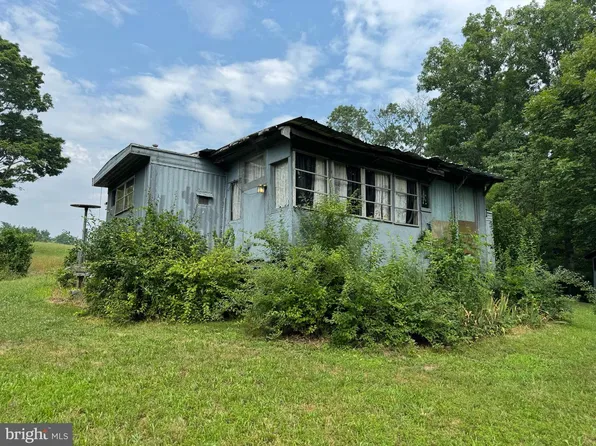175 Pheasant Ln, Berkeley Springs, WV 25411