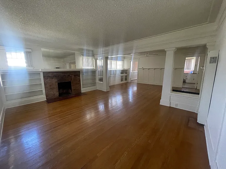 208 S Spruce St — Photo 11