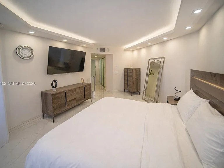 16445 Collins Ave #425 — Photo 14