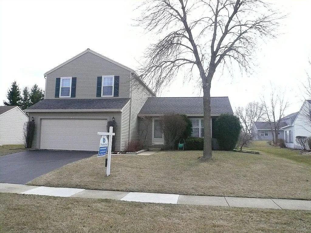 30W141 Huntington Dr photo 1