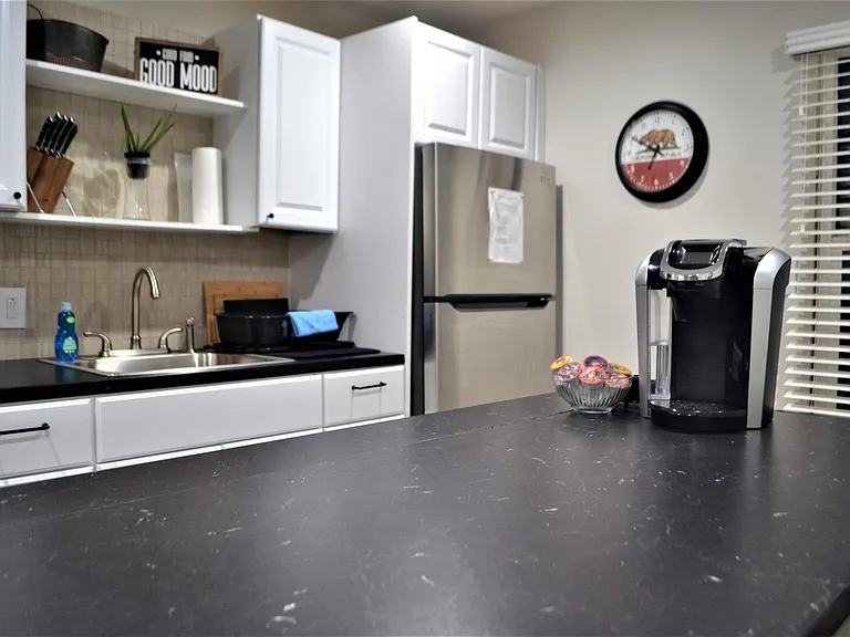1410 Grove Ave — Photo 2