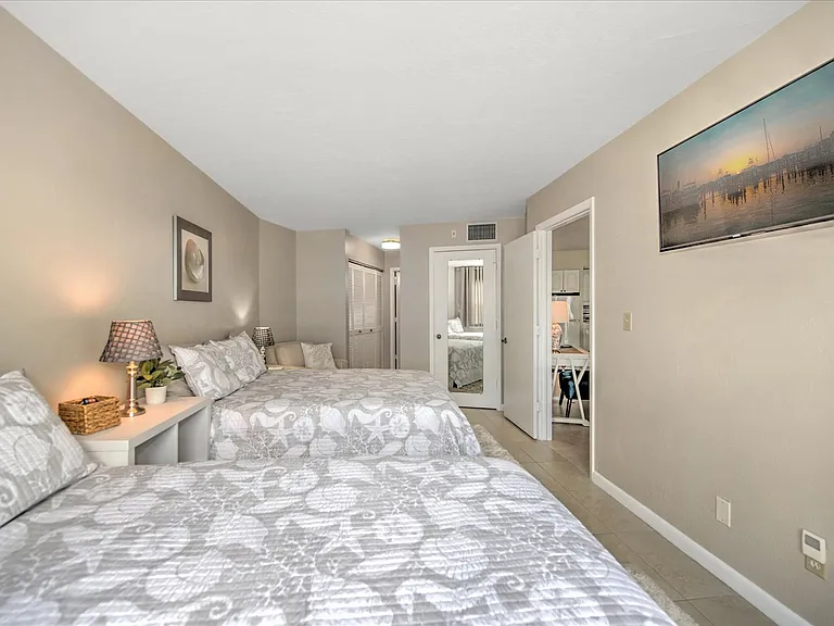 1027 Anglers Cv #B502 — Photo 9