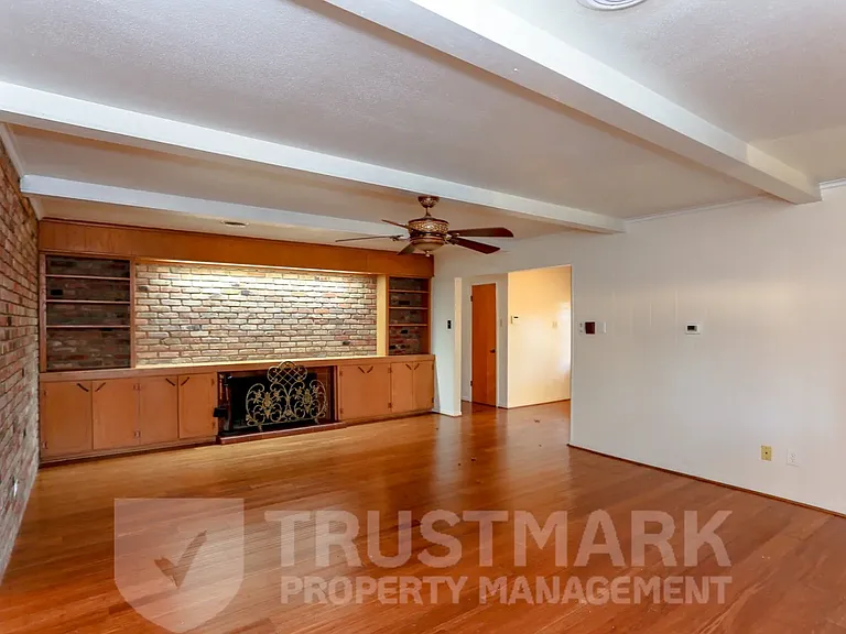 101 Highland Oaks Dr — Photo 8