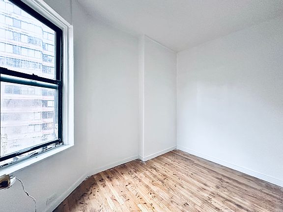 3rd image of 161 E 96th St APT 5A
