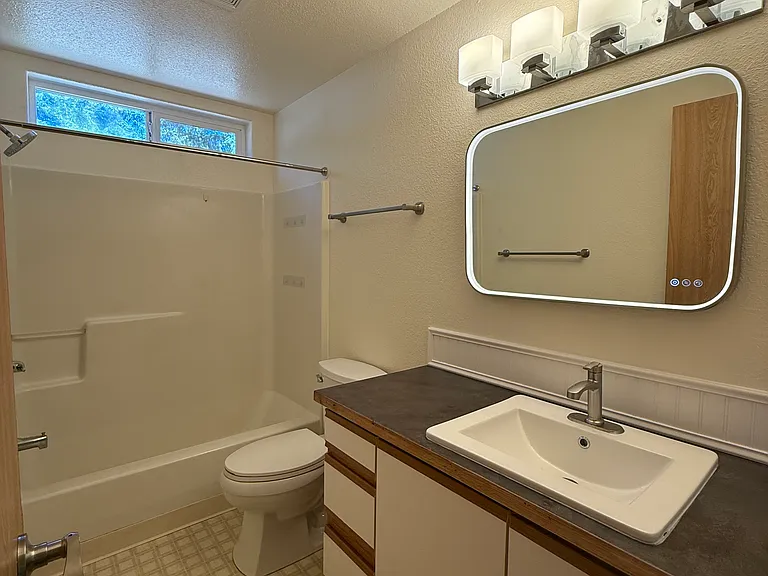 4035 16th Ln NE — Photo 4