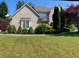 7824 Watford Dr, West Bloomfield, MI 48322