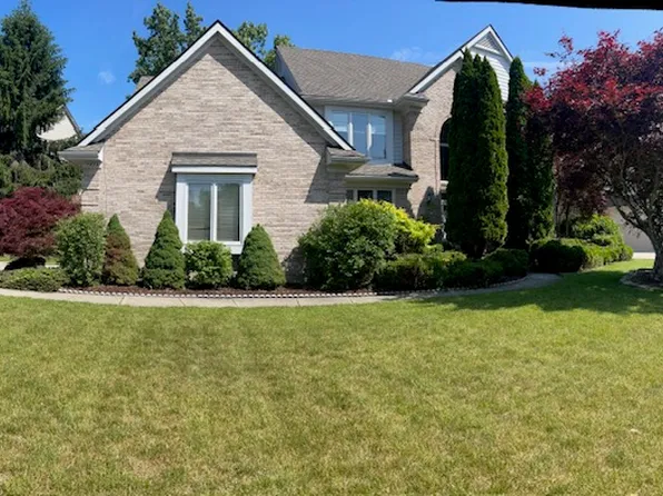 7824 Watford Dr, West Bloomfield, MI 48322