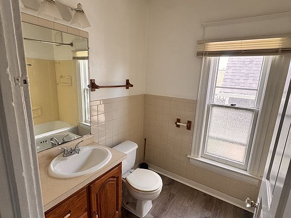 4th image of 1432 Hayes Ave