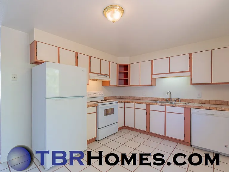 2340 W Harvard Ave — Photo 5