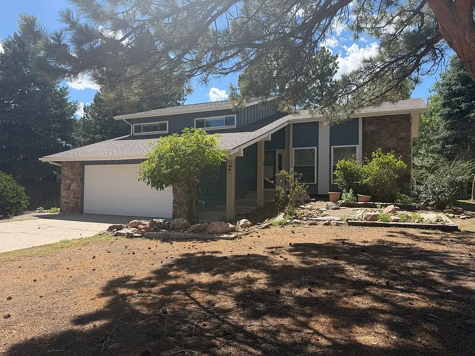 1140 Cenotaph Cir