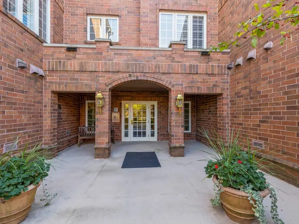 122 Regent Wood Rd #122, Winnetka, IL 60093