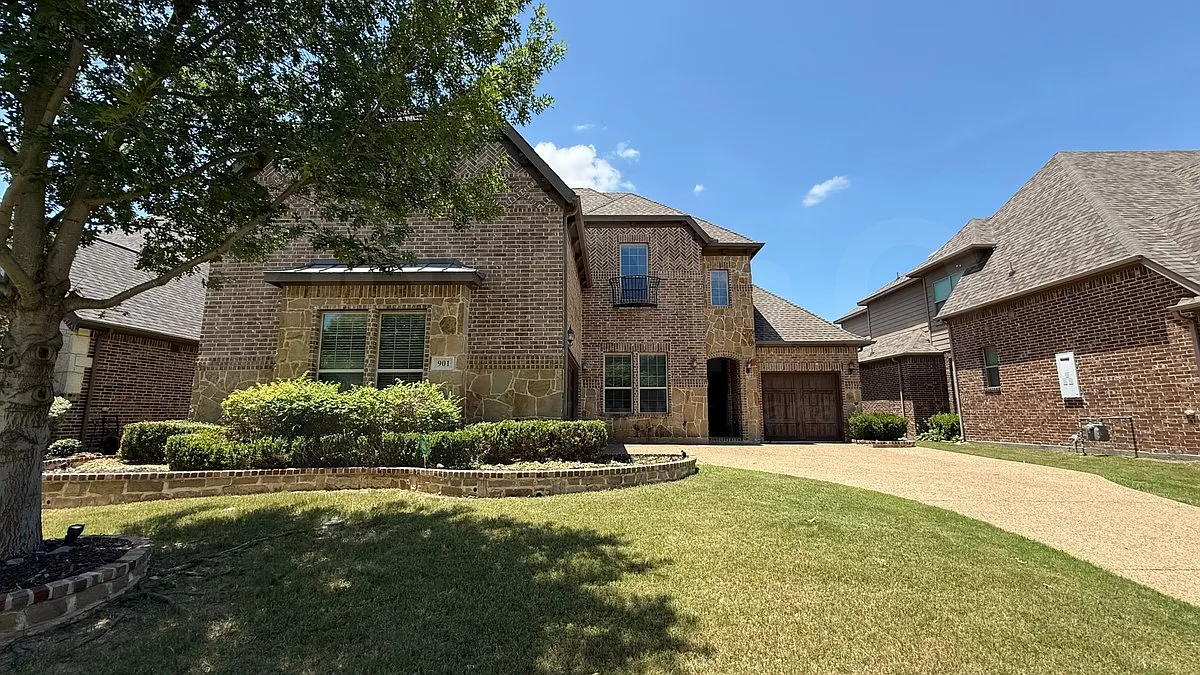 4 bed, 3.0 bath, 3606 sqft, $3,750 — Photo 2