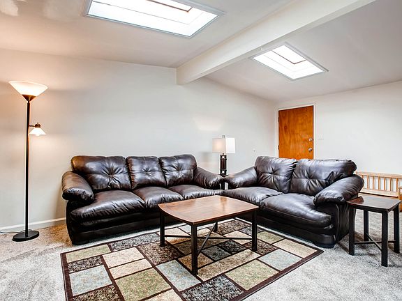 3rd image of 5118 Chateau Dr
