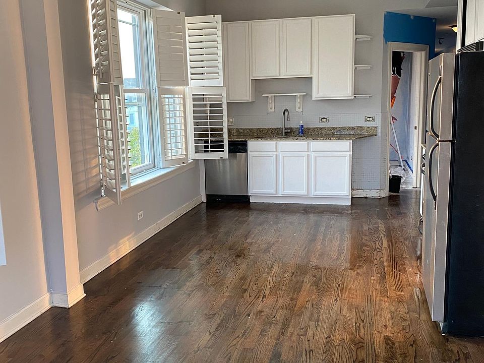 1st image of 3760 W Fullerton Ave #3