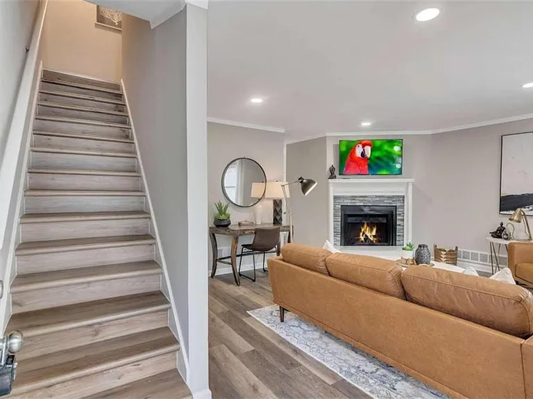 2099 Valley Oaks Dr SE — Photo 1
