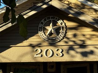 203 E Fleming Ave, Comanche, TX 76442