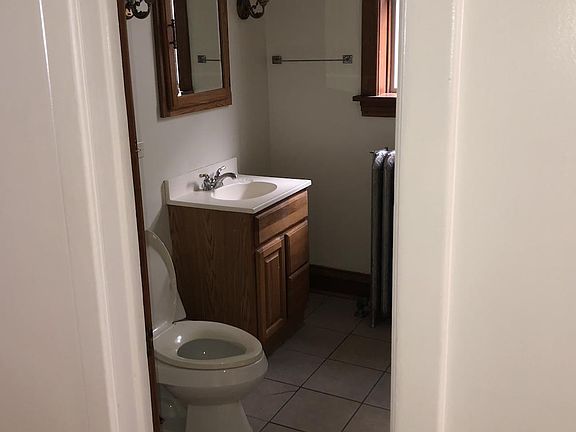 3rd image of 1910 W Belmont Ave APT 1
