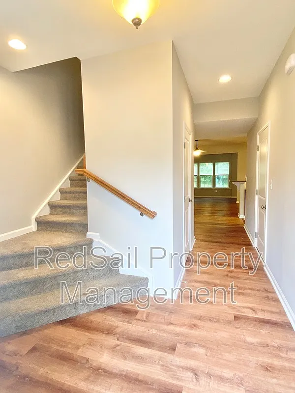 3 bed, 2.5 bath, 1767 sqft, $2,550 — Photo 2