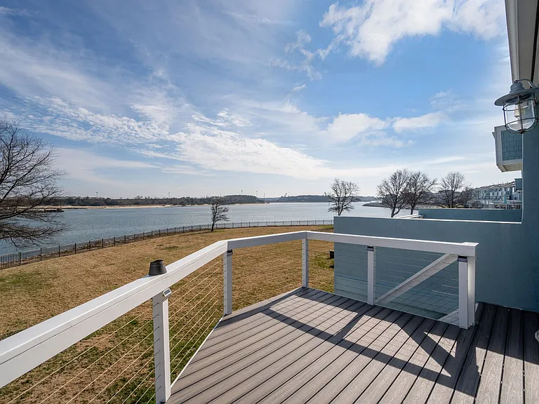 9568 Bay Front Dr — Photo 44