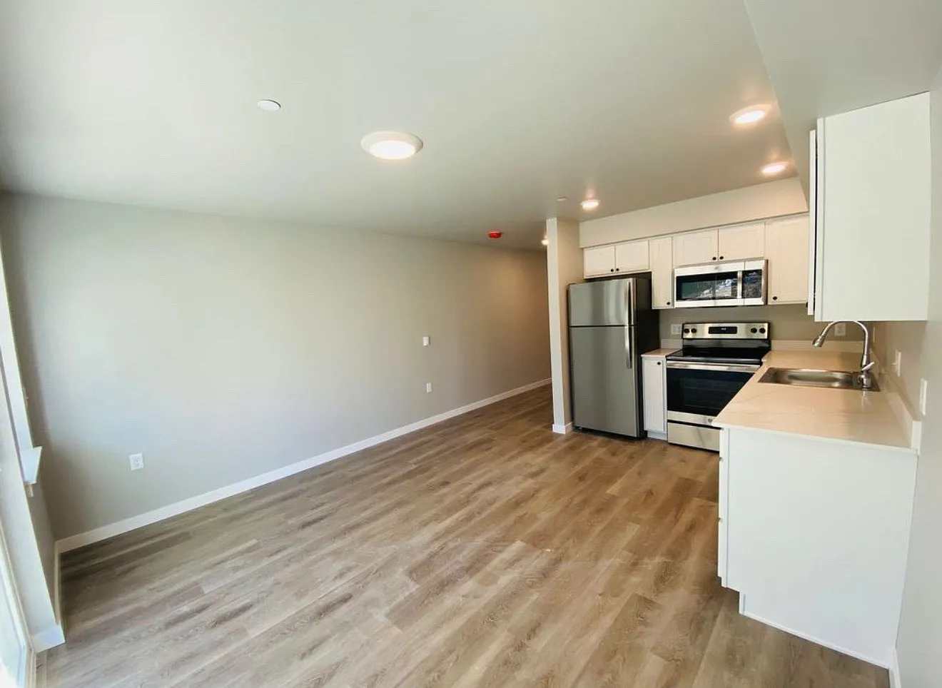 Studio, 411 sqft, $1,550 — Photo 3