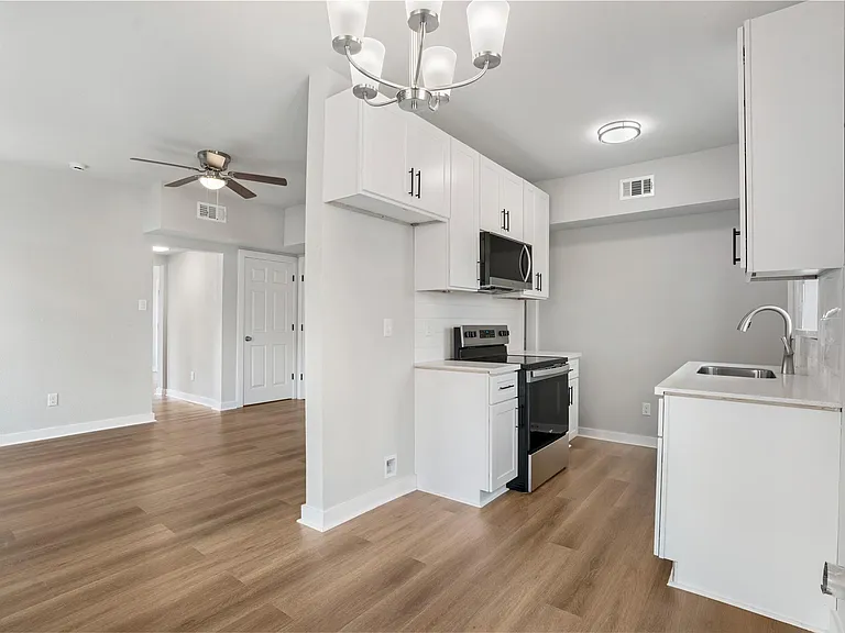 1115 Hogan St #1 — Photo 10