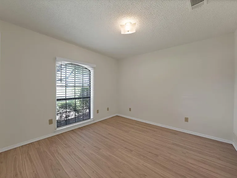 4316 Hartford Dr — Photo 18
