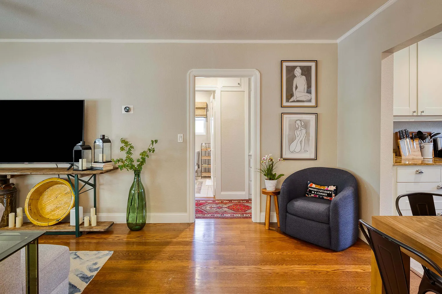4 bed, 2.0 bath, 1291 sqft, $7,072 — Photo 4
