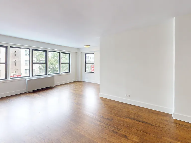220 E 63rd St #2K — Photo 3