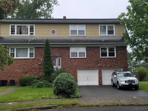 5 McCabe Ct, Little Ferry, NJ 07643