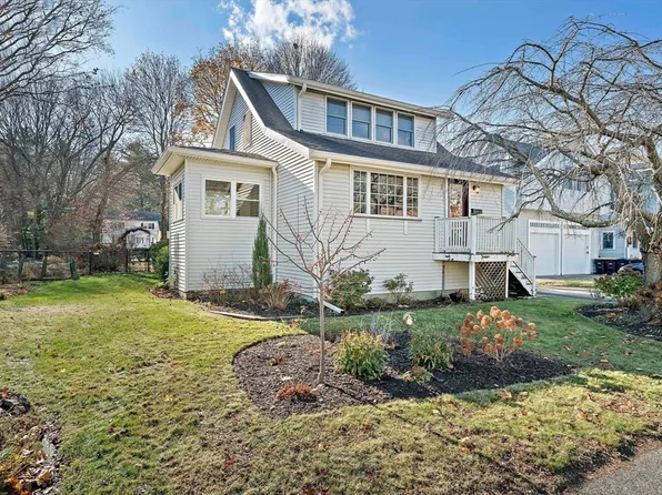 25 Wright St, Weymouth, MA 02190