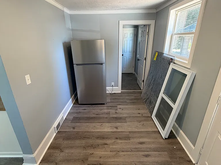 1744 Maple Ave NE — Photo 5