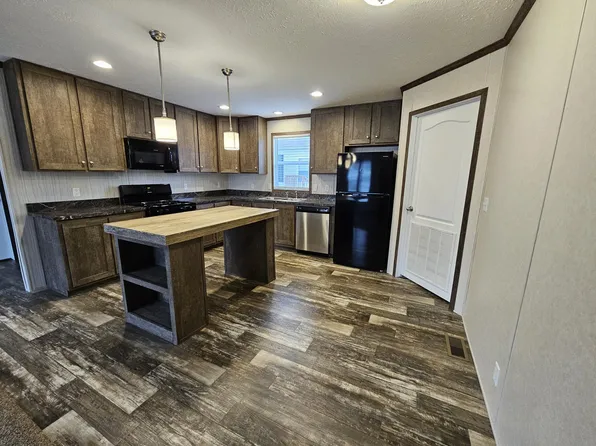 90 Locust Ave #90, Highland, MI 48357