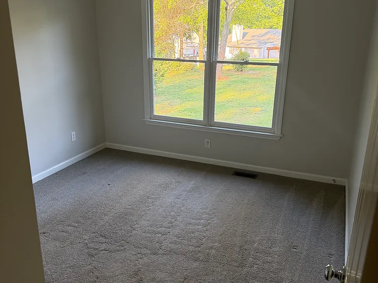 3270 Glasco Dr — Photo 11