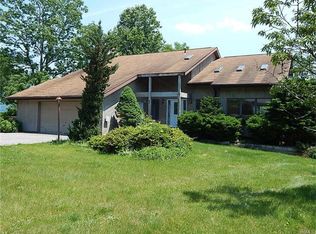 8 Barclay Rd, New Windsor, NY 12553