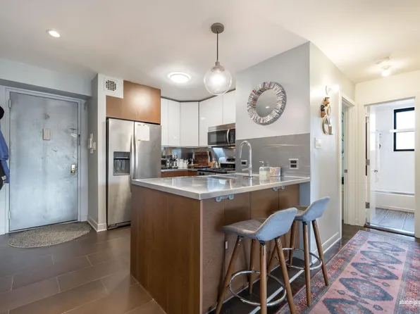 515 East Seventh Street image 5 of 16