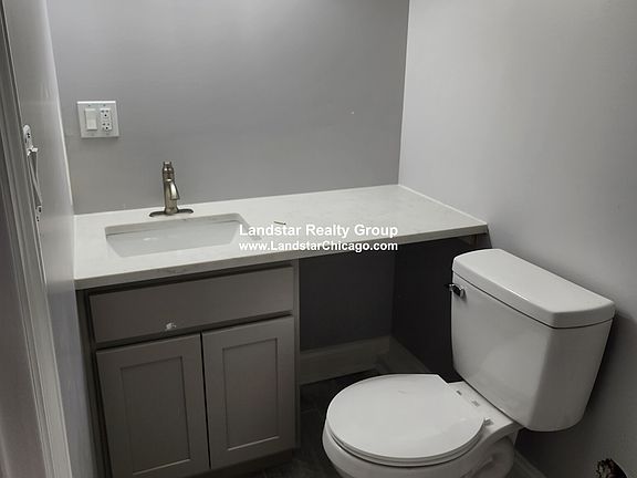 3rd image of 1253 W Rosemont Ave #G