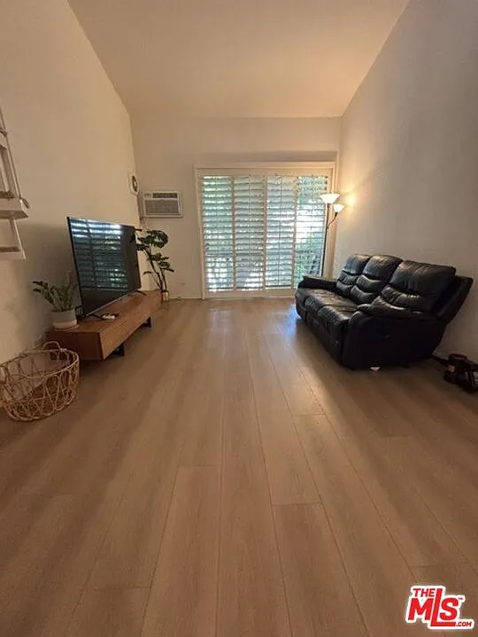 2 bed, 1.0 bath, 834 sqft, $3,600 — Photo 3