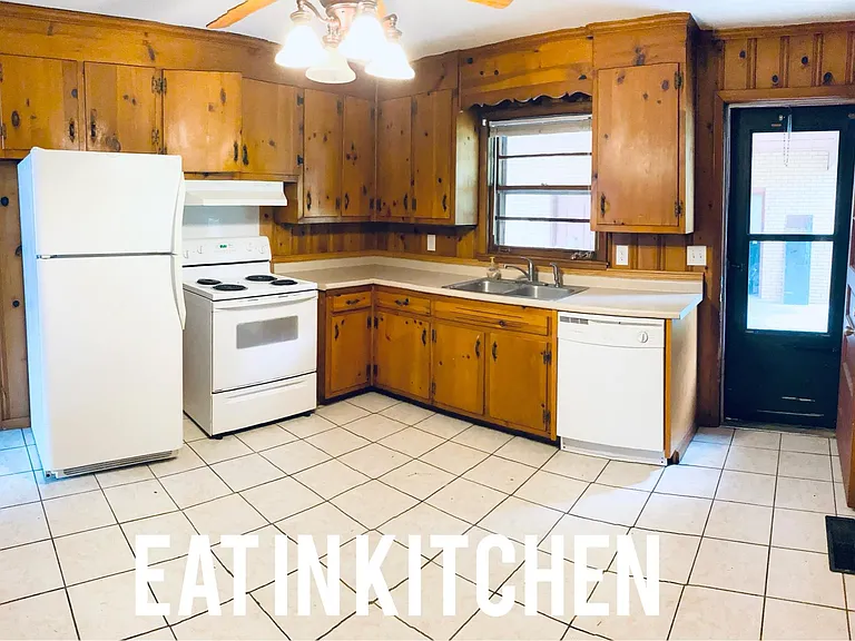 1100 Kirkwood Ave — Photo 3