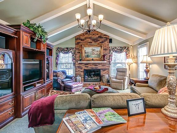 5th image of 2210 Creekside Ln