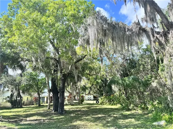 2590 Rainbow Dr, Fort Pierce, FL 34981