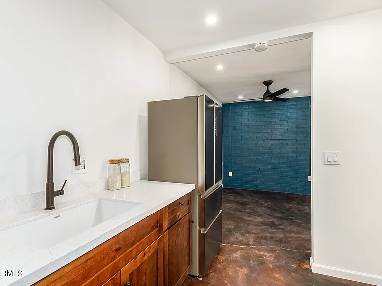 2402 W Weldon Ave — Photo 12