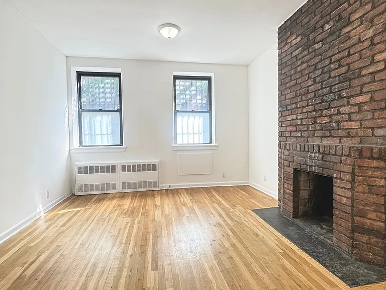 157 E 3rd St #A — Photo 4