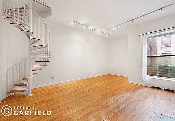3rd image of 23 W 69th St APT B