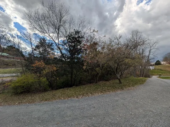 Cobblestone Dr, Cedar Bluff, VA 24609