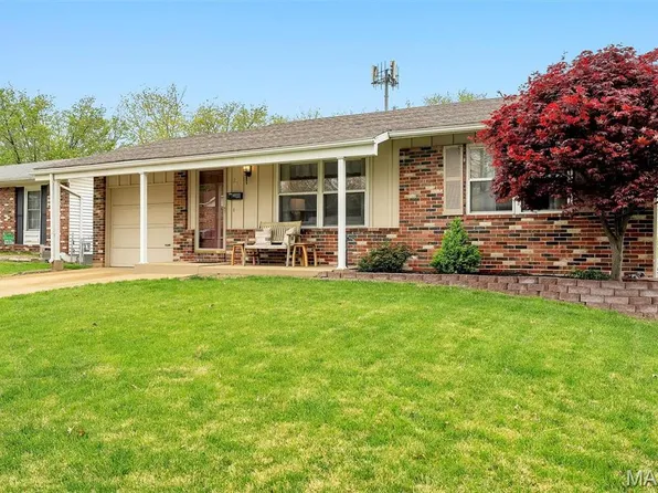 209 Carrington Ln, Saint Louis, MO 63125