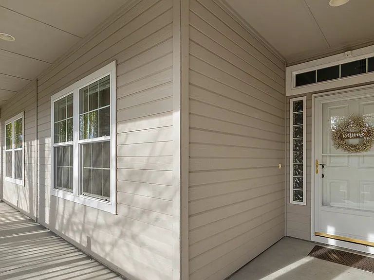 1886 W Bellagio Dr — Photo 2