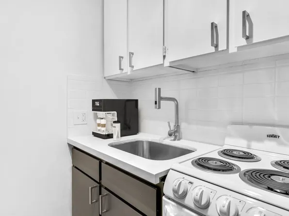 Gilmore Apartments | Fully Renovated Studios & One Bedrooms in West Seattle